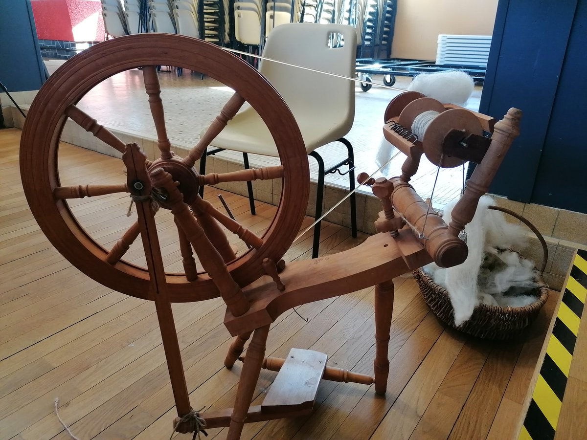 Spinning machine, 19th century... Who's ready to face the witch's curse ?...