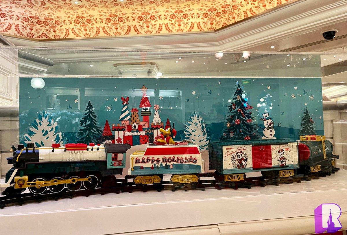 DLP Report on Twitter "🎄 38piece Disney holiday train set with light and sound effects by