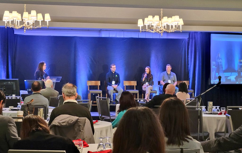 KelvinHeppner's tweet photo. Interesting discussion on precision ag (ie variable rate) adoption rates, feat. representatives from Olds College, Deere, FieldView, and Decisive/Telus Ag at #canolaweek2022. Given fertilizer prices and gov't policy, are we in for a second wave of VR adoption in #westcdnag? https://t.co/1obkzbBI96