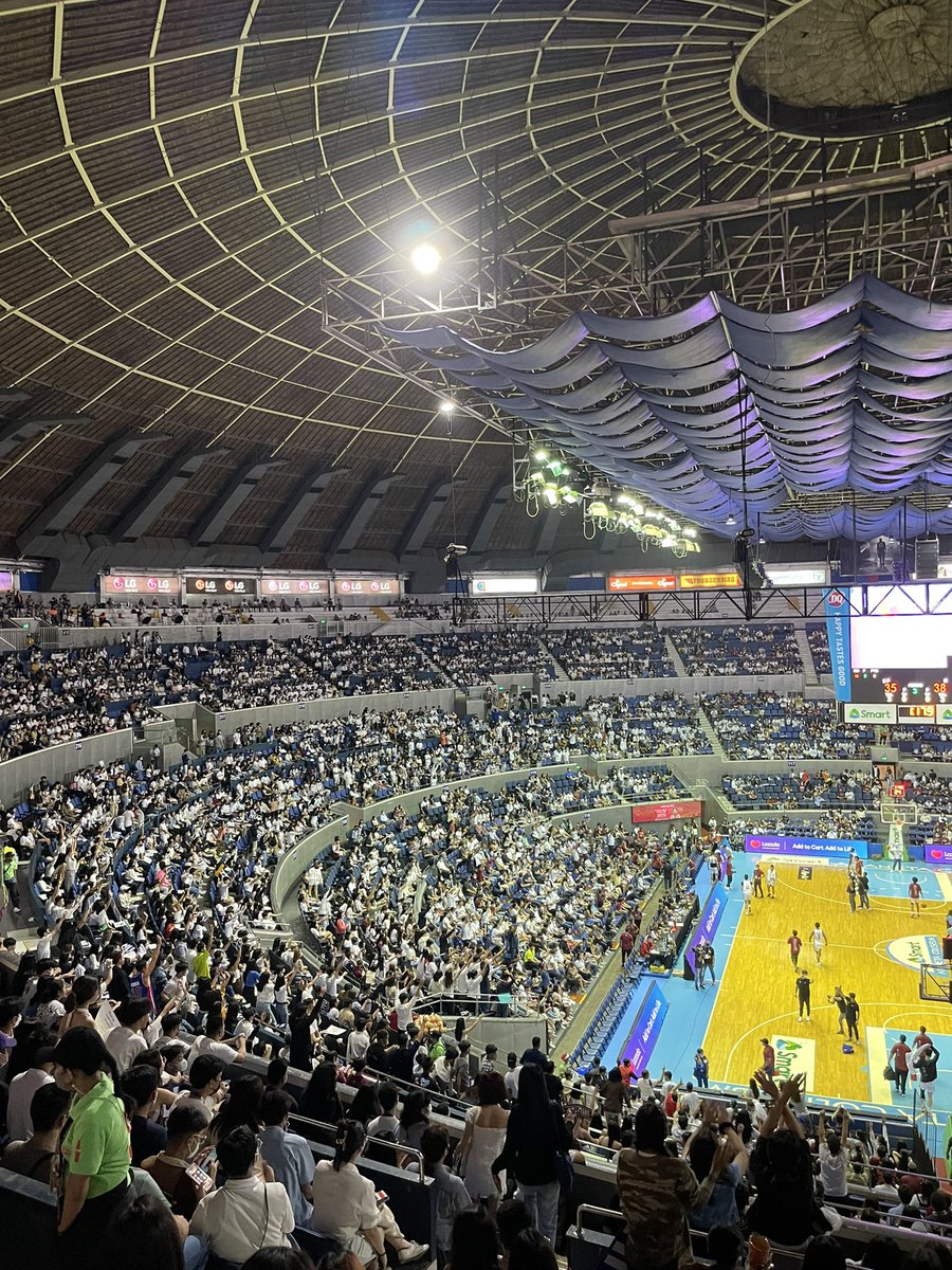 The last time na nakita ko ung gantong crowd is nung final four battle against Ateneo. Wow NU inproving ha #UAAPBasketball 💛💙🐶