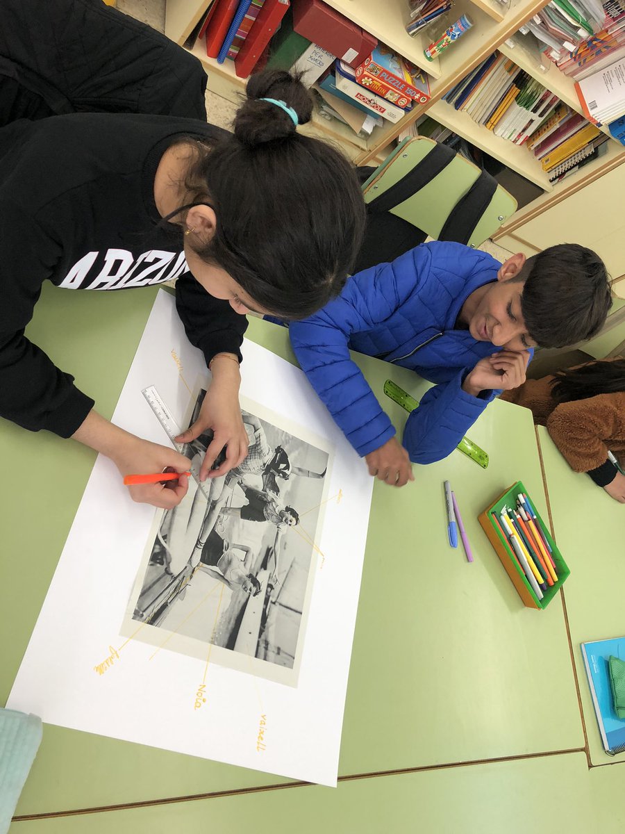 SE_SantsM's tweet photo. Des l’#ELICCEB hem oferit un modelatge, a l’INS @Conselld100, per implementar el mètode #PWIM a l’#auladacollida. El #PictureWordInductiveModel ens permet avançar en l’adquisició del català com a #L2 d’una manera inductiva, visualment atractiva, i afavorint el #treballcooperatiu. https://t.co/lqMj2ysIUZ