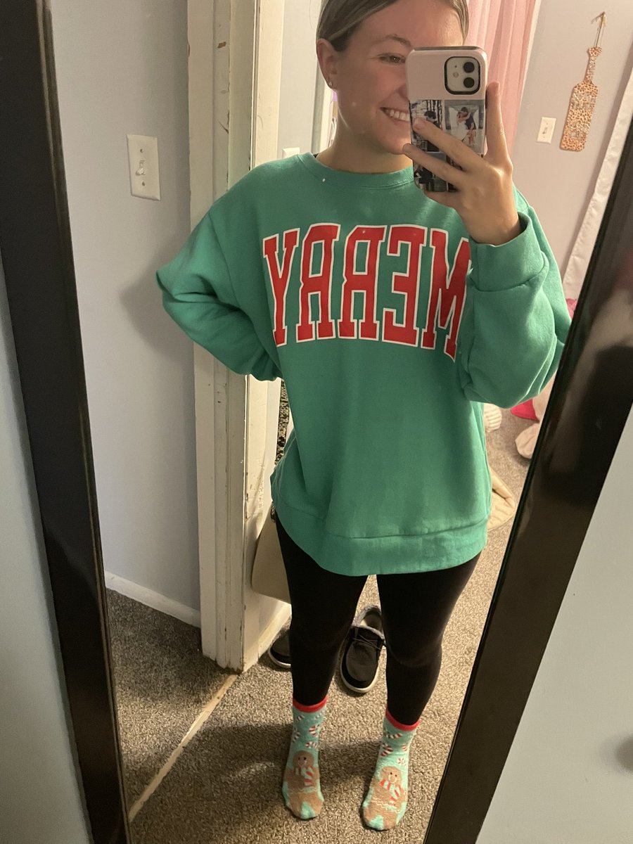MalloryTrausch's tweet photo. Showing off my new Christmas crewneck #TeacherByTrine https://t.co/UspjCphftV
