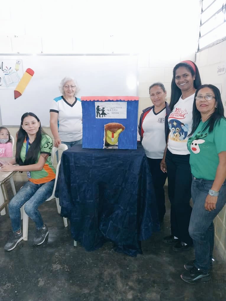 EscuelaFVMCbit's tweet photo. #FundabitPresente actividad creativa de nuestros niños y niñas Lápiz y Papel 📄✏️ #LecturaYEscritura 
@NicolasMaduro 
@MPPEDUCACION 
@_LaAvanzadora 
@fundabitguaric2 https://t.co/EeQVtQc9Wl