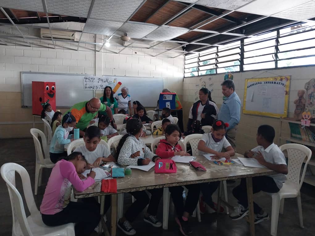 EscuelaFVMCbit's tweet photo. #FundabitPresente actividad creativa de nuestros niños y niñas Lápiz y Papel 📄✏️ #LecturaYEscritura 
@NicolasMaduro 
@MPPEDUCACION 
@_LaAvanzadora 
@fundabitguaric2 https://t.co/EeQVtQc9Wl