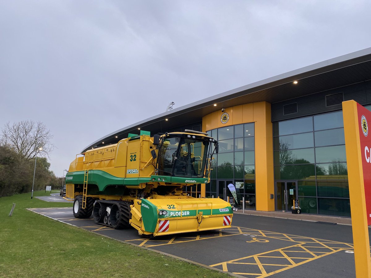 We are making our plans for 2023 and looking for viner drivers and a cart driver for the pea harvest running mid June to early August. If you are interested please email your details to stephen@fenpeas.com #peamoji