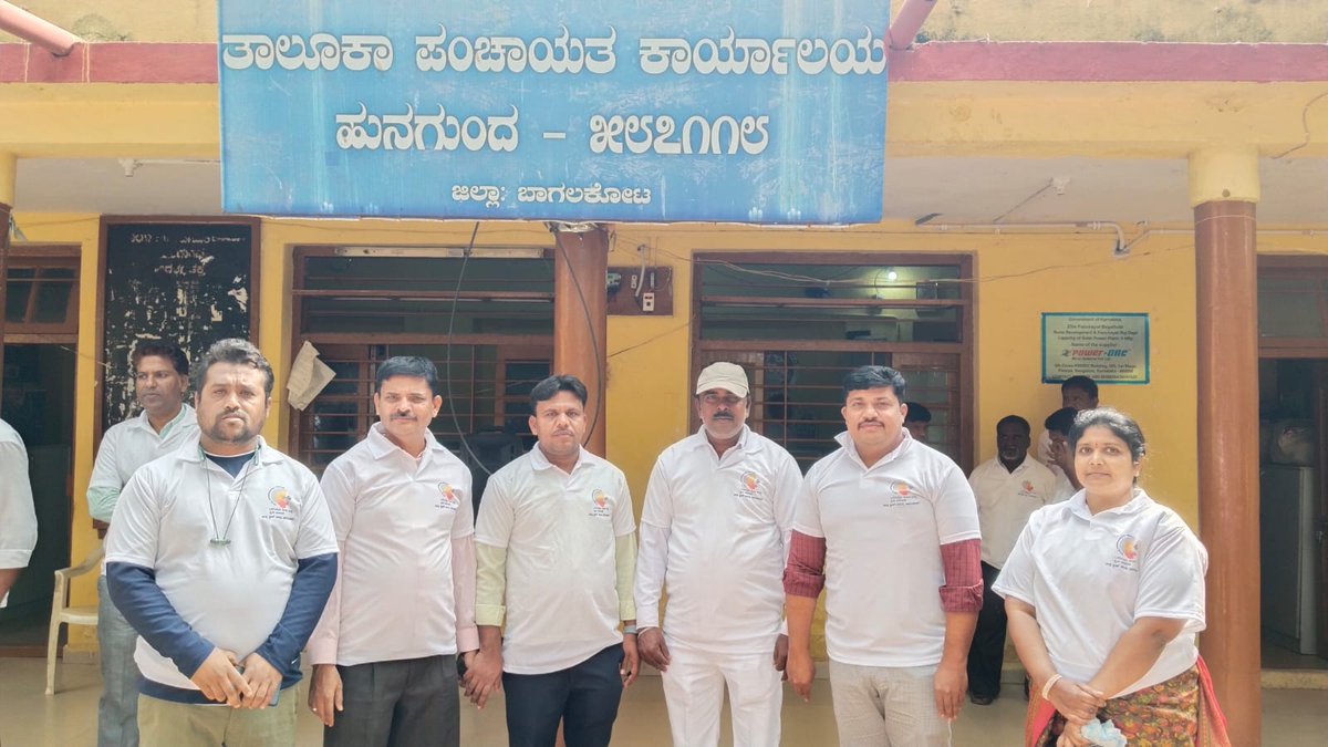 MmdrsHungund's tweet photo. ಮತದಾರ ಪಟ್ಟಿಯ ವಿಶೇಷ ಜಾಗೃತಿ ಜಾಥ  ಕಾರ್ಯಕ್ರಮ ಕ್ಕೆ ನಮ್ಮ ಶಿಕ್ಷಕರೊಂದಿಗೆ ಭಾಗವಹಿಸಿದ ಕ್ಷಣ https://t.co/o17sG9IXcb