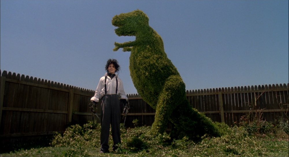 TimBurtonDaily's tweet photo. Tim Burton's “Edward Scissorhands” was released 32 years ago today. https://t.co/NwMiMxyNdN