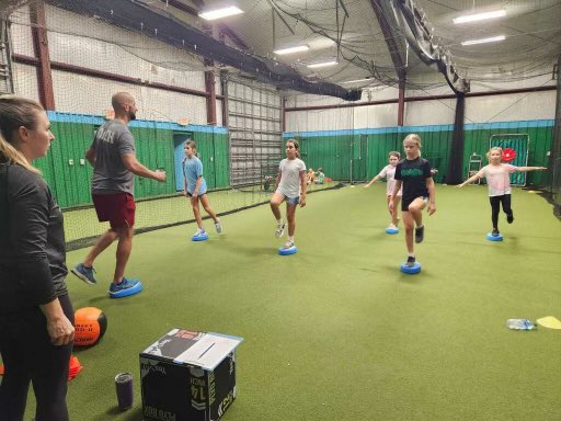 kksoftball4L's tweet photo. Our 10U group getting after it with some speed and agility work at the Kompound.  Nice work ladies #4L @maruccisoftball https://t.co/hzkhYwsYpL