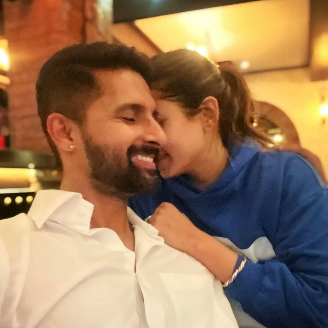 _ramilapatel's tweet photo. HAPPY ANNIVERSARY SARAVI 💗💗💗
@_ravidubey @sargun_mehta https://t.co/lqtwkhJa5S