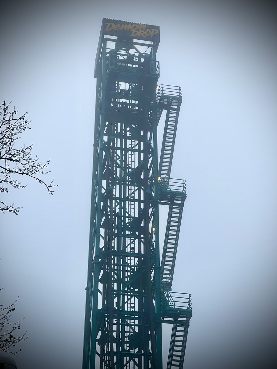 DorneyParkPR's tweet image. Fog 🤝 Demon Drop 👏