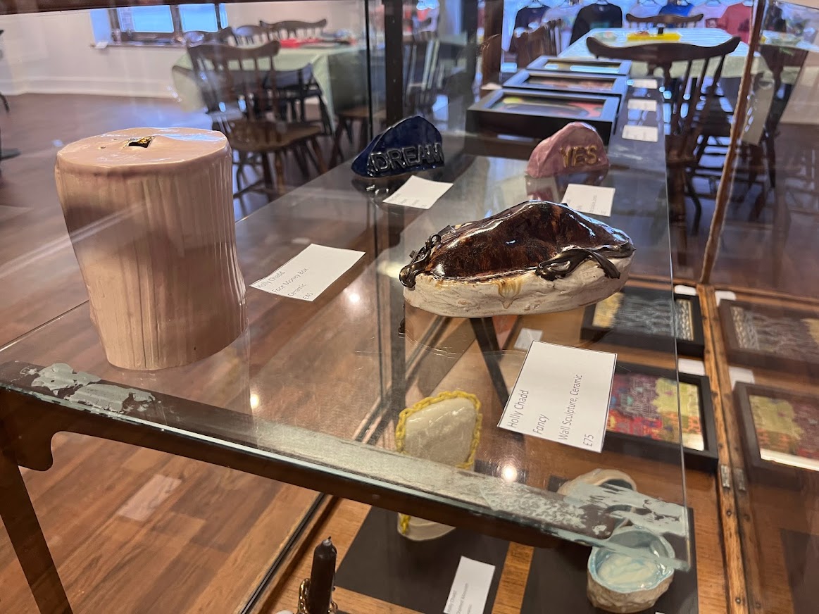 🎼On the eighth day of Affordable Artmas, Sun Pier House presented to me...

Vibrant and colourful abstract paintings by Hanna Bell &amp; Unique, handcrafted, sculptural ceramics by Holly Chadd

Open: Weds-Sat - 10am-4pm

#Medway #MedwayArts #KentArts #AffordableArtShow #SunPierHouse