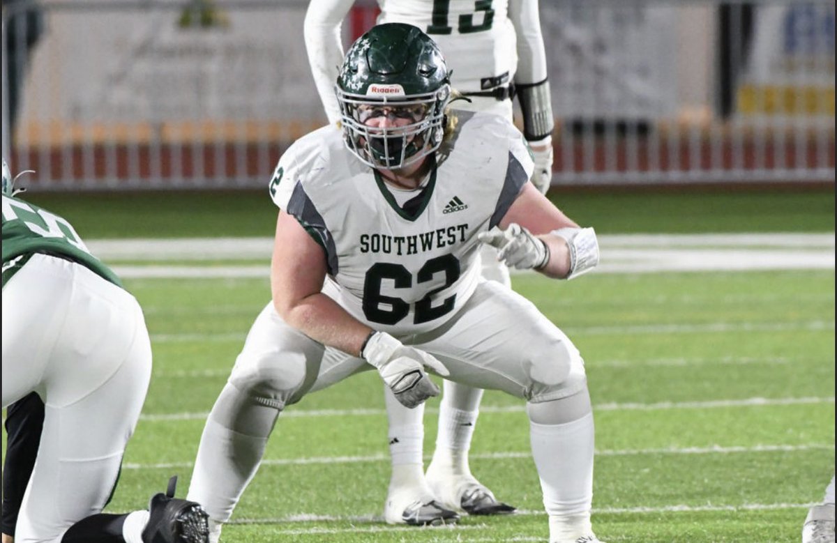 Junior Year (2024) 6’0 270lbs D-line/O-Line
-EKL Honorable Mention (D-Line)
-Team Captain
-Regional Champs
-Sectional Champs
hudl.com/v/2K13fD