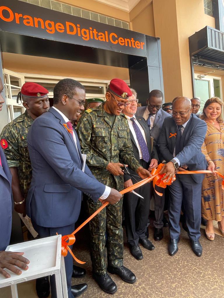 Kmed79's tweet photo. @orangeguinee_gn inaugure officiellement son #OrangeDigitalCenter et lance les travaux de construction de son nouveau siège social. Deux événements qui caractérisent son engagement et sa volonté à accompagner le développement socio-économique de la Guinée 🇬🇳 #ProudtobeOrange https://t.co/vyLxJZ3A0Q