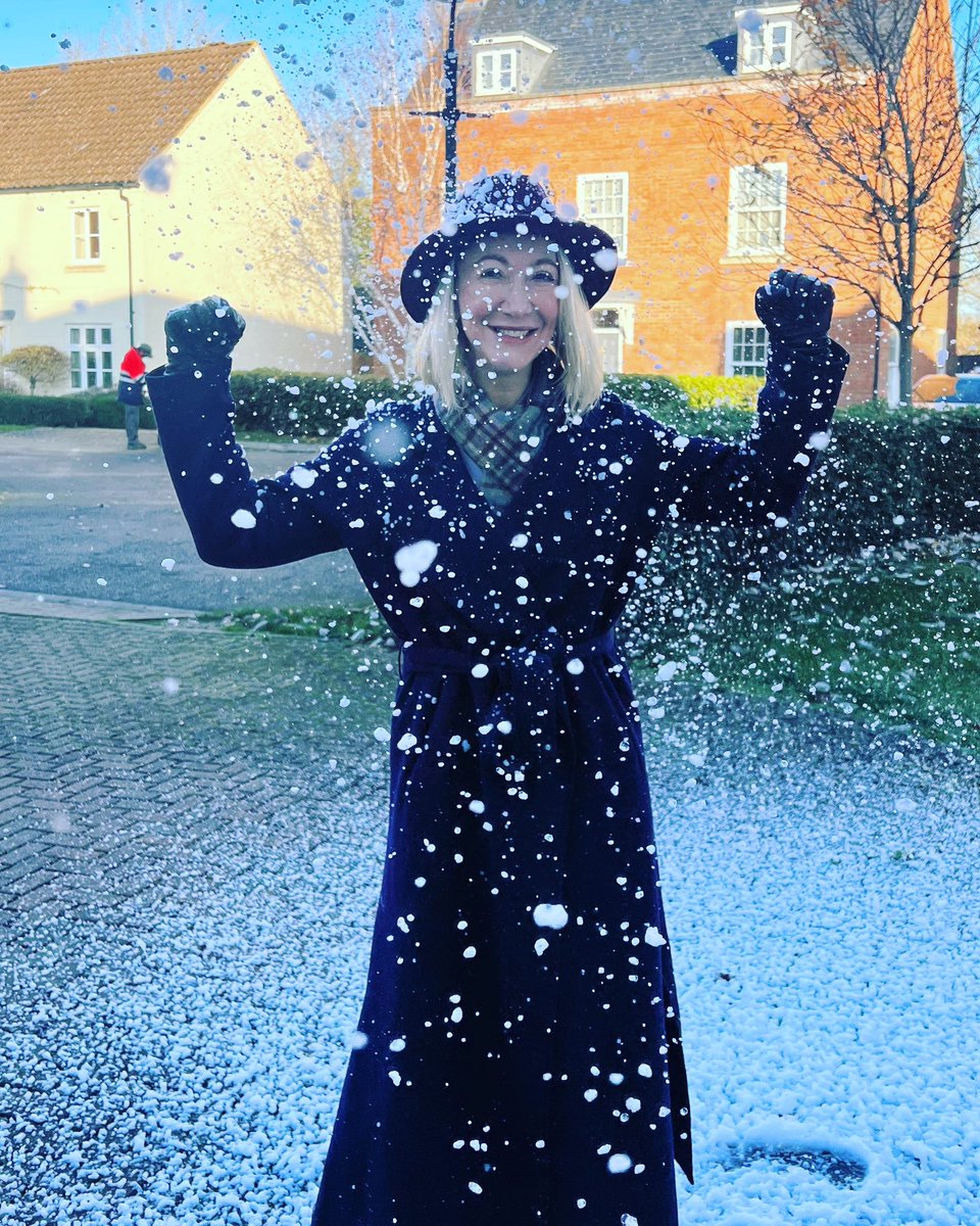 Just your average work from home day - thanks to <a href="/Bush_Company/">Bush & Co</a> Counting down to Xmas with their fab marketing team! The neighbours thought I had  upped my Xmas dec game for a moment there 😁<a href="/onlyfletch/">Adam Fletcher</a>