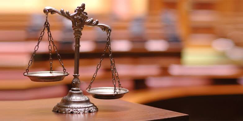 پاکستان کی اپر کلاس قانون سے اوپر جبکہ لوئر کلاس قانون کے نیچے ہے ۔