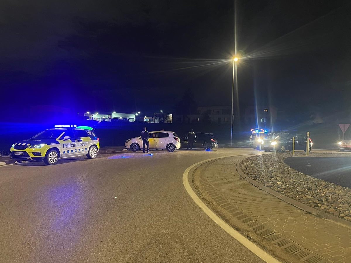 policiavidreres's tweet photo. 🔎 Controls preventius d’ahir a algunes de les entrades de #Vidreres

@ajvidreres 

#Vidreres #Controls #PoliciaLocal https://t.co/pCu3dJZaYa