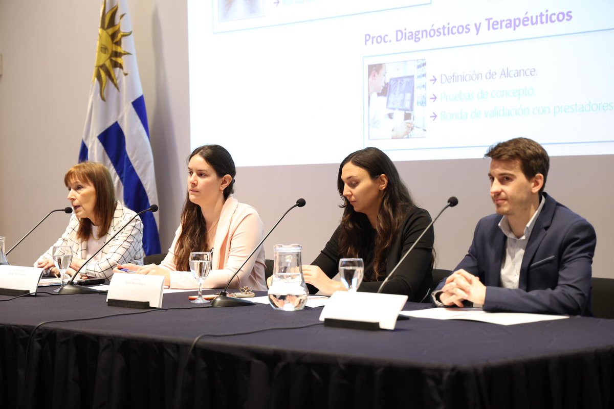 programaSaludUY's tweet photo. Integrantes del equipo de https://t.co/ool4DWoX5K presentan los aspectos técnicos y funcionales, así como los desafíos para 2023 de la Plataforma HCEN (Historia Clínica Electrónica Nacional). #EncuentroSaludUY https://t.co/EkIiWy0b7J