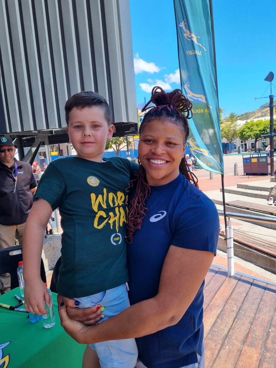 Zak020's tweet photo. @AsezaHele @WomenBoks What an insperation to young and old!!! Thanks for making this little mans day. Blommetjie for president! https://t.co/v2bQetvppf