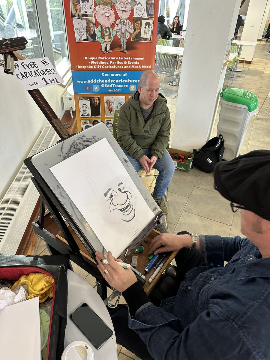 The awesome @EddTravers was on site at Langside today as part of the festive market. Next stop is Cardonald on Thursday, see you then! ✍️