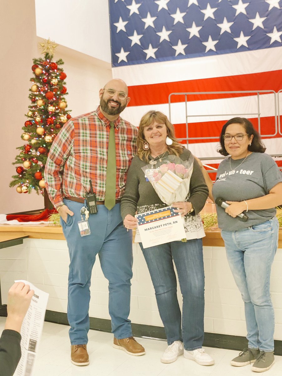 ridge_pta's tweet photo. Congratulations to Mrs. Peth, Royal Ridge's wonderful nurse!๐๐ She was awarded a Life Membership award yesterday evening at the General PTA meeting.
Thank you Nurse Peth for being so amazing to Royal Ridge!
#rootedroyalridge #texaspta https://t.co/S3AdM5BgmA