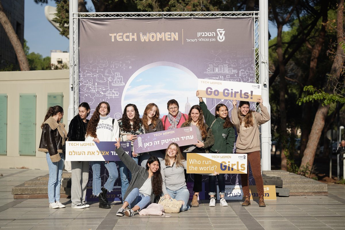 TechnionLive's tweet photo. 700 תלמידות תיכון מצטיינות מכל הארץ השתתפו היום באירוע TechWomen ה-8 בטכניון. אירועי TechWomen מתקיימים בתמיכת הקרן להעצמת בנות ע"ש רוזלין אוגוסט ומעודדים תלמידות להשקיע בתחומי המדע וההנדסה ולהמשיך ללימודים אקדמיים בתחומים אלה מחכים לכן בתחילת תואר ראשון💪🏆
#TechWomen2022 https://t.co/HxMT9PRAmc
