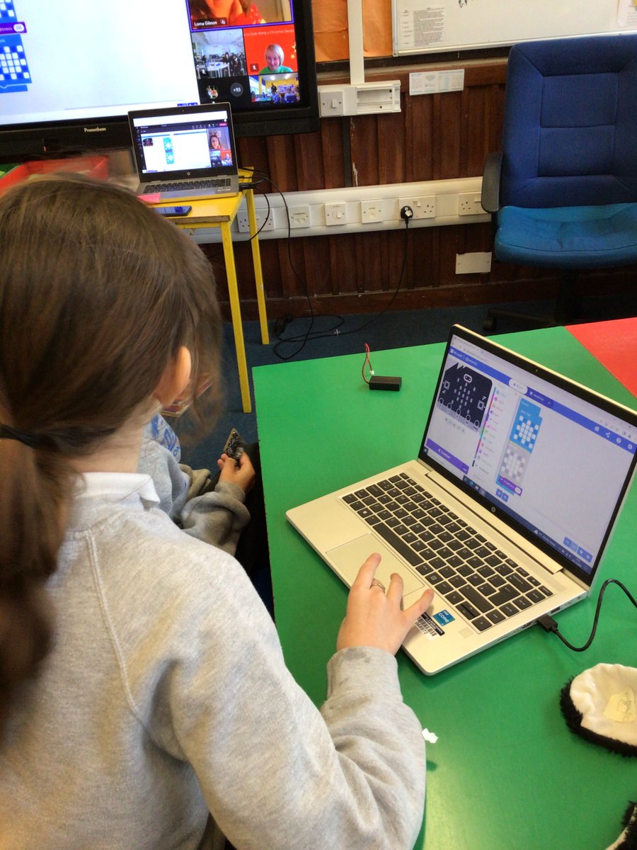 StrachurP's tweet photo. P5-7 had great fun using Micro:Bits today @strachurp @abc_OCTF @microbit_edu @DigiLearnScot
#digitallearning #coding #weloveit #microbitscot https://t.co/atkvLBPPaL