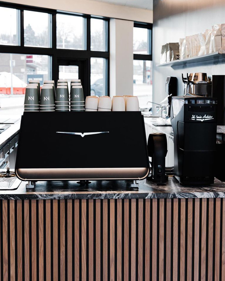 victoriaarduino's tweet image. Look how amazing the Northern Vessel is!
Today we are in Iowa, US 🇺🇸, where @northernvessel strives to provide an exceptional coffee experience through quality of product, atmosphere, and service.
In this place one can enjoy many coffee based drinks prepared with #EagleOne