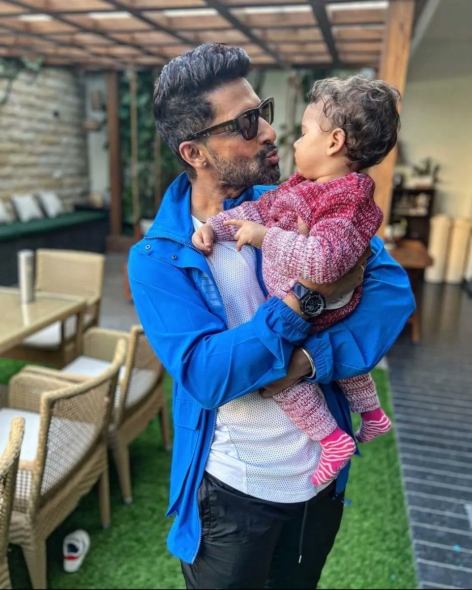 _ramilapatel's tweet photo. @_ravidubey Our Superstar Ravi Dubey😙♥♥ #RaviDubey #bestactor #kingoftelevision #kingofexpressions #RaviDubeyRules #kingofhearts #jamairaja #kkk8 #colorstv #saravi #ravidubeyrockstar #RaviDubeyBestActor @sargun_mehta #RaviDubeyTVKing #RisingStar2  #theravipower https://t.co/geg0sNrLjp