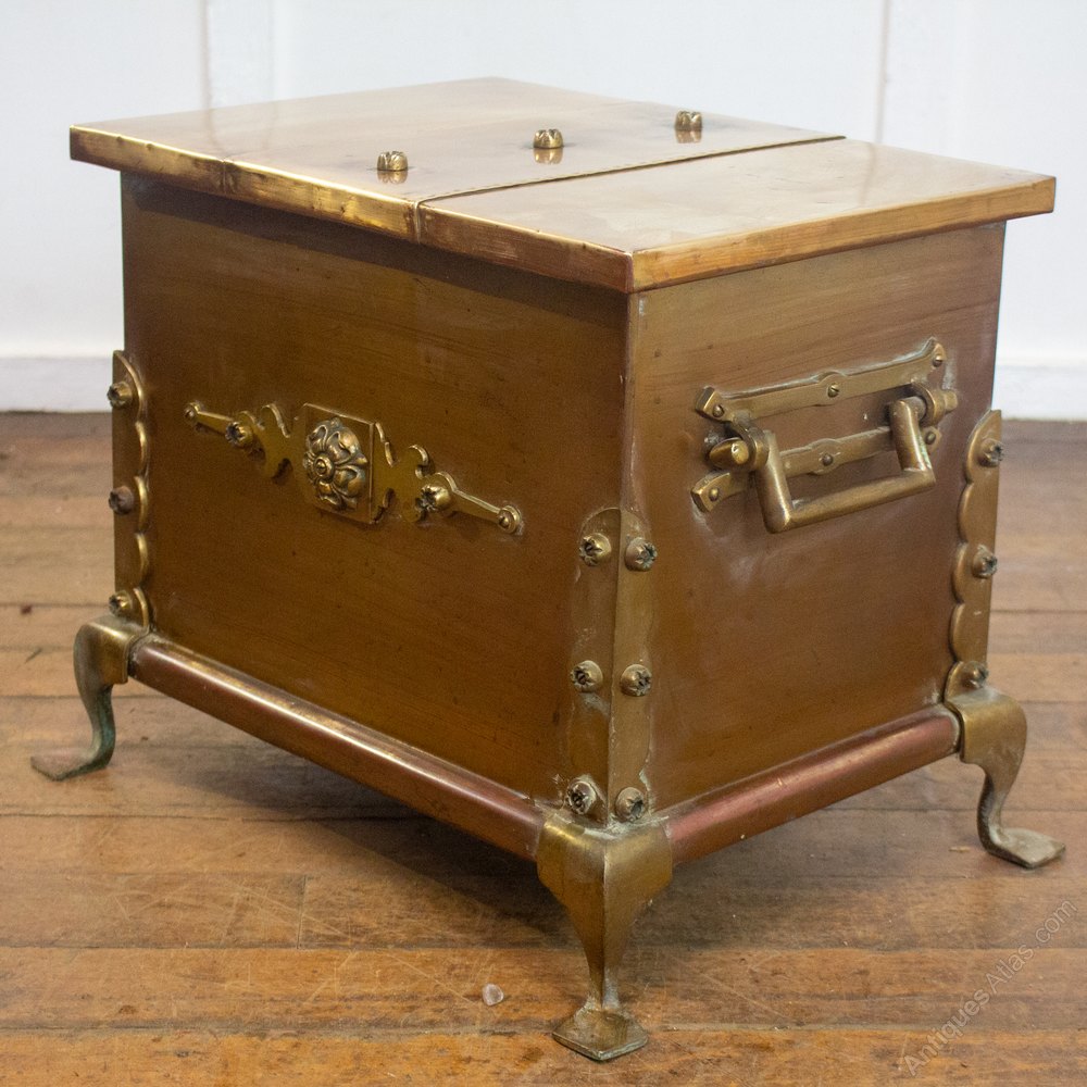 antiques_atlas's tweet photo. 🎄Copper Fireside Box click this link for more details https://t.co/5XXwXBxDqC #antiques Reclaimed World @ReclaimedWorld #artsandcrafts #artsandcraftscopper #copperlogbin https://t.co/DkuAK0OP2l