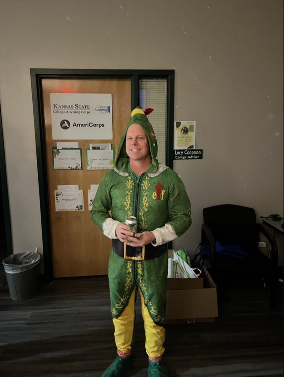 Kicking off the holiday season with some Sources of Strength holiday spirit!! Look out for our upcoming instagram real @smsostrength and listen for the minute bell music next week!!