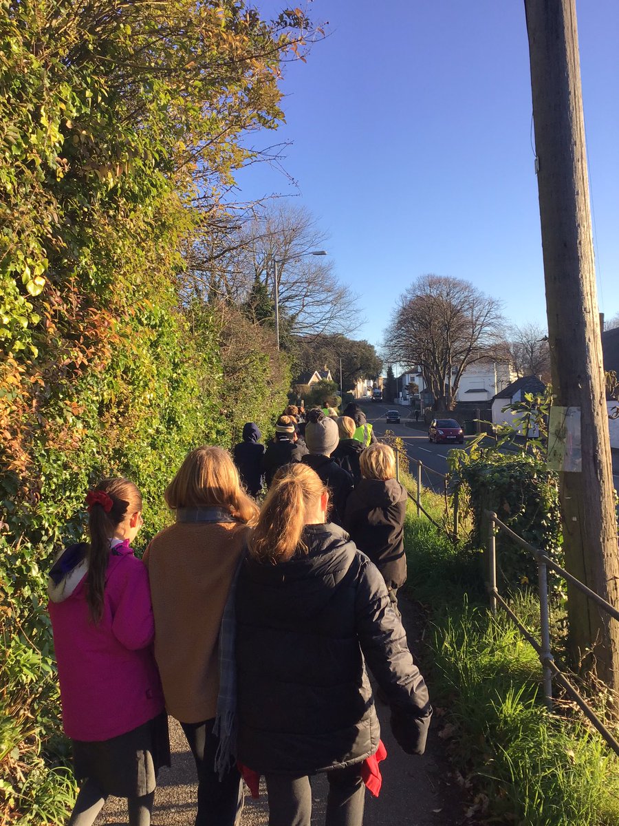 AlvertonKR's tweet photo. We absolutely loved our LKS2 Christmas treat trip to the cinema to watch Matilda the musical. It had us all singing and dancing and what lovely weather too! ☀️🎄@alvertonschool https://t.co/9kzh7n27PO