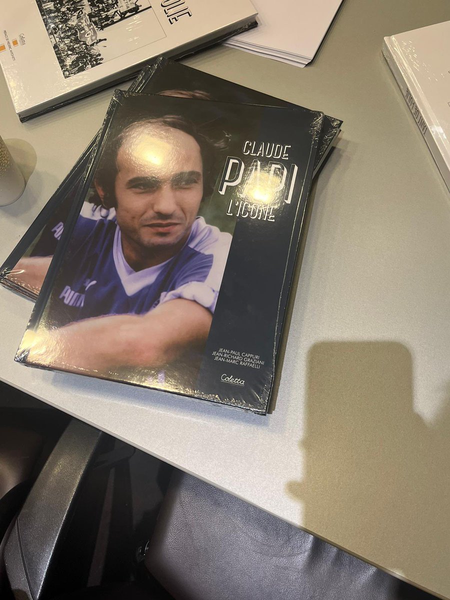 KARLOLIVE's tweet photo. Immense émotion ce mercredi à l’@AssembleeNat avec la diffusion de cet ouvrage sur l’immense #ClaudePapi, capitaine de @SCBastia lors de l’épopée 1977. Les députés de tous les bancs présents pour lui rendre hommage. Merci @jmraffaelli et aux auteurs pour ce magnifique livre. https://t.co/tfSlhsPe1p