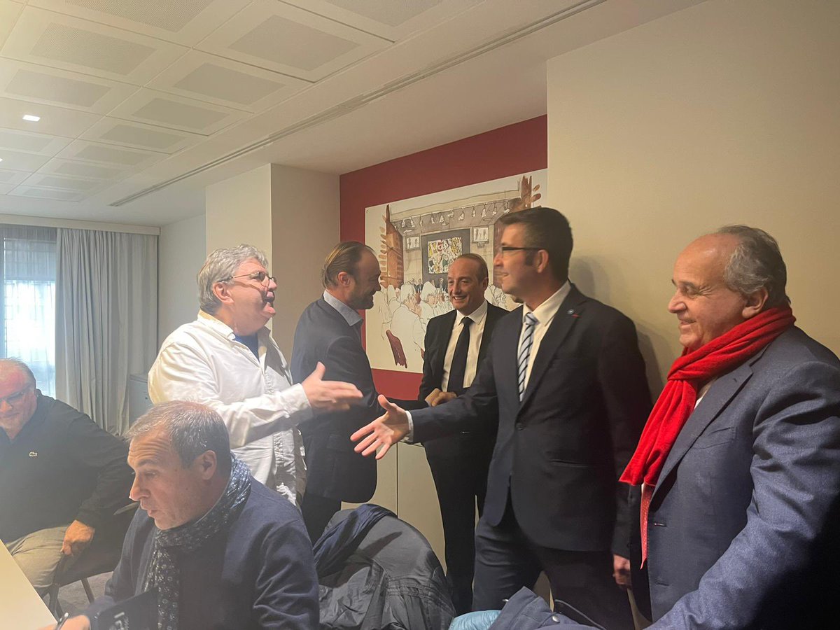 KARLOLIVE's tweet photo. Immense émotion ce mercredi à l’@AssembleeNat avec la diffusion de cet ouvrage sur l’immense #ClaudePapi, capitaine de @SCBastia lors de l’épopée 1977. Les députés de tous les bancs présents pour lui rendre hommage. Merci @jmraffaelli et aux auteurs pour ce magnifique livre. https://t.co/tfSlhsPe1p