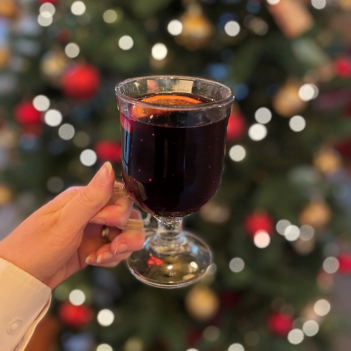 On the last weekend of November we held our annual Metropole Christmas Fayre. We would like to thank all of our stall holders, entertainment, Santa Clause and everybody who came to support us/the local charities.