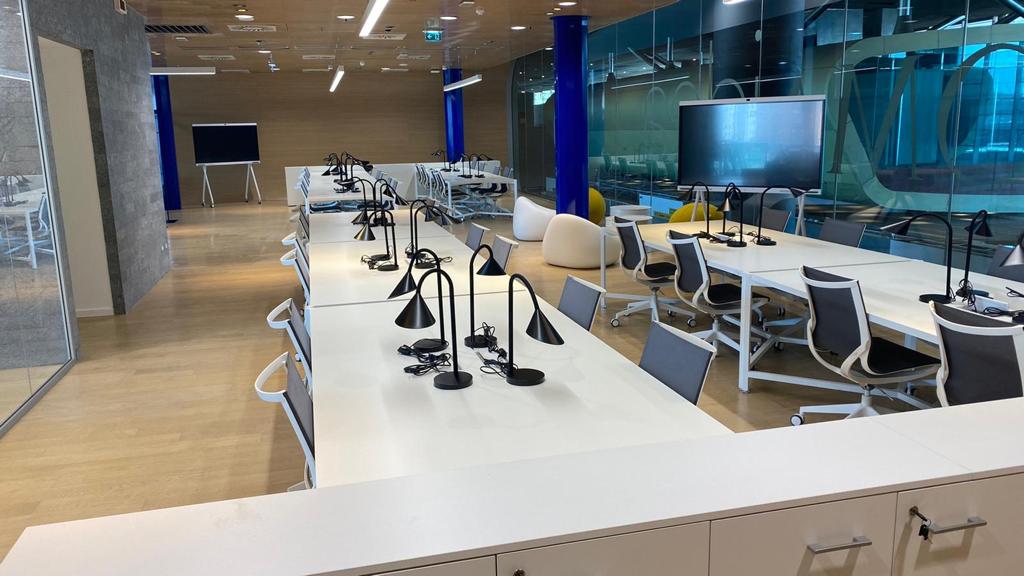 Roma's tweet photo. #CasadelleTecnologieEmergenti di Roma: prorogato al 10 gennaio 2023 il bando per la selezione di micro, piccole e medie imprese da ammettere al percorso di trasferimento tecnologico.
👉 https://t.co/n8uuLjIFcn
#CTERoma #opentoinnovation #smartcity #turismo #mobilità #5G #PMI https://t.co/voaFGfgsyA