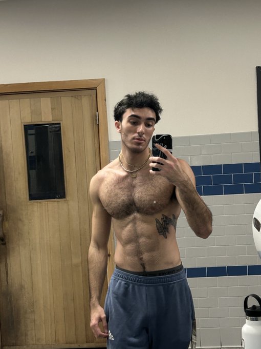 My abs have decided to join us today https://t.co/OEVX7Q1wjB