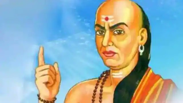 chanakya_quotes's tweet photo. Poverty is set off by fortitude; shabby garments by keeping them clean; bad food by warming it; and ugliness by good behaviour.

#ChanakyaNiti  #Chanakya https://t.co/crAy9MbKMS