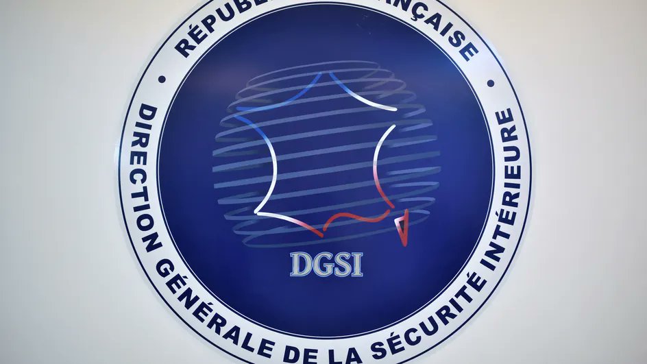 franceinfo's tweet photo. Trois journalistes sont convoqués à la DGSI après leur enquête pour la cellule investigation de Radio France
https://t.co/qmK6eMysSm https://t.co/aOR3Sy9qXQ