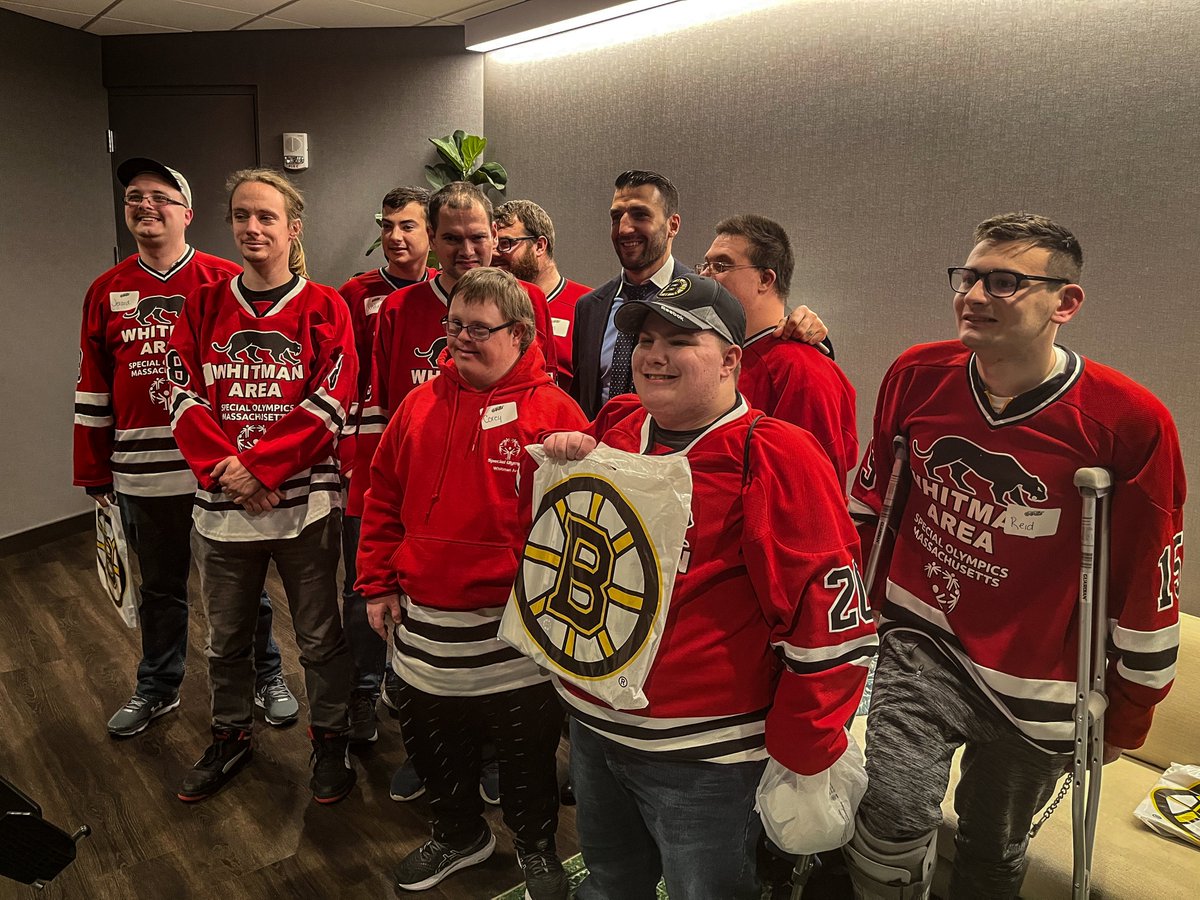 SpOlympicsMA's tweet photo. It's no secret that the Bs are crushing this season so far 🏒💛 Our own Whitman Floor Hockey Team had the opportunity to witness one of these awesome wins, and even had captain Patrice Bergeron visit team in their suite!!🙌 
#NHLBruins #ChooseToInclude #BInclusive https://t.co/BNFr5inncJ