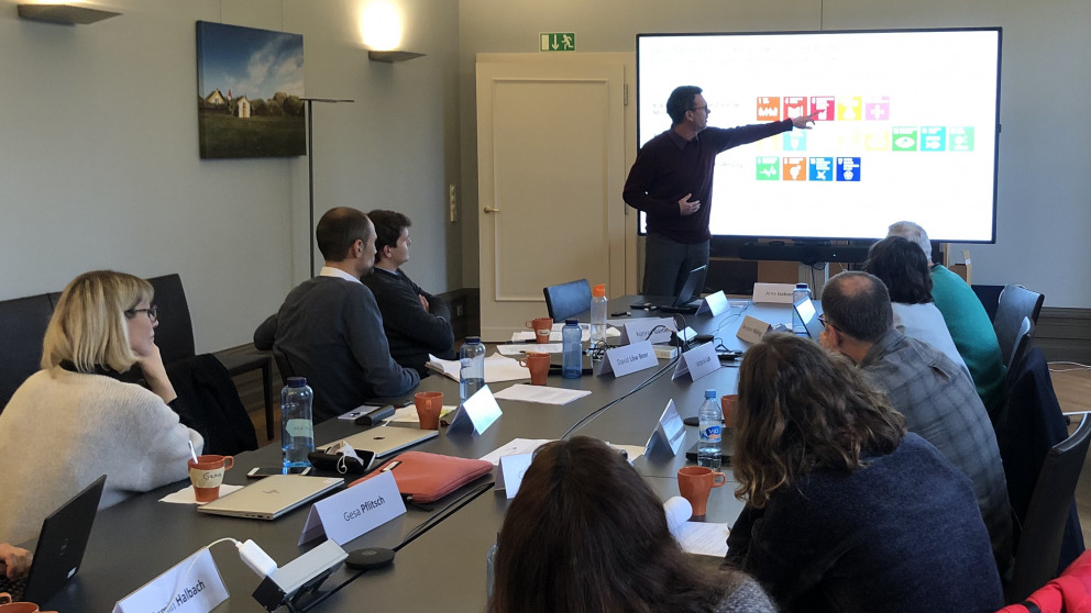 How to study the role that regions play in (sustainability) transformations? Fruitful discussions and diverse perspectives at our @IASS_Potsdam workshop. Find a short recap here:  iass-potsdam.de/en/blog/2022/1…