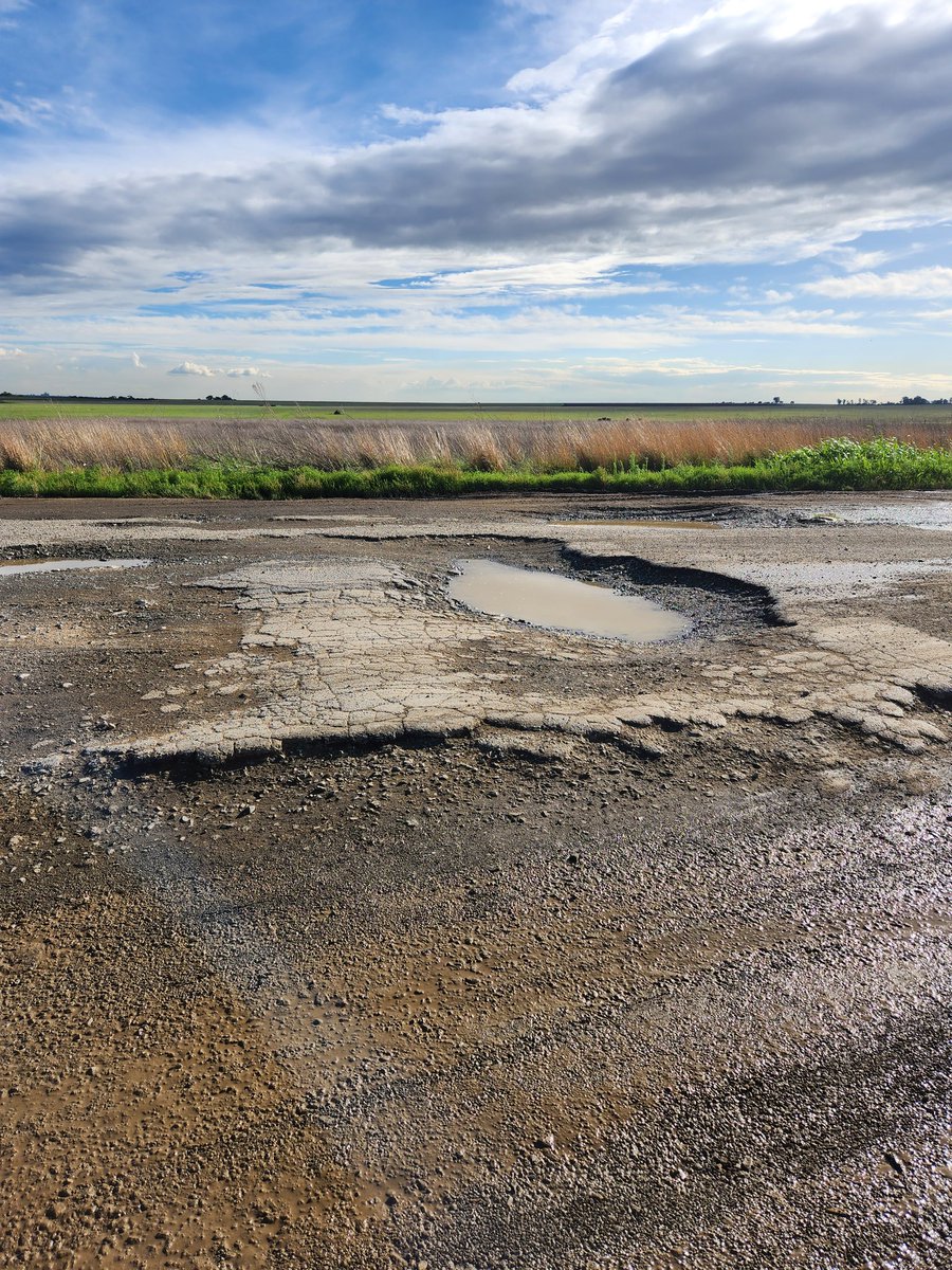 HermanMashaba's tweet photo. South Africa's Provincial roads have reached the state of almost collapse. I actually wonder if Minister @MbalulaFikile is aware of this dire situation?
I traveled on the road to Newcastle on Sunday. I was embarrassed as a South African to live in country with such roads. https://t.co/4D1GY7nRb9