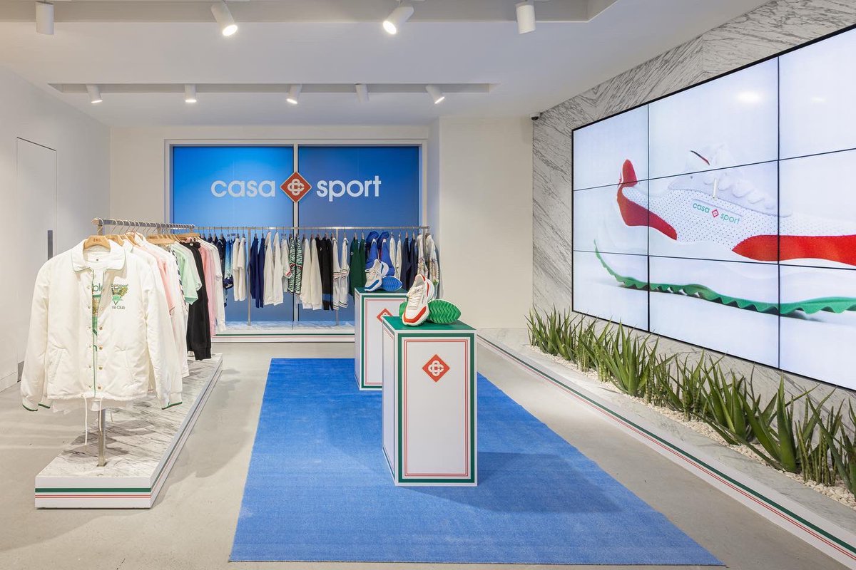 govisualltd's tweet photo. Our recent installation @endclothing, for the @casablancabrand launch of their first ever sneaker - the Atlantis 👟

Photo Credit 📸 - @studiovf17_ 

#trainer #sneaker #casablanca #endclothing #london #visualdisplay #design #visualwindows https://t.co/XFqXj0rWza