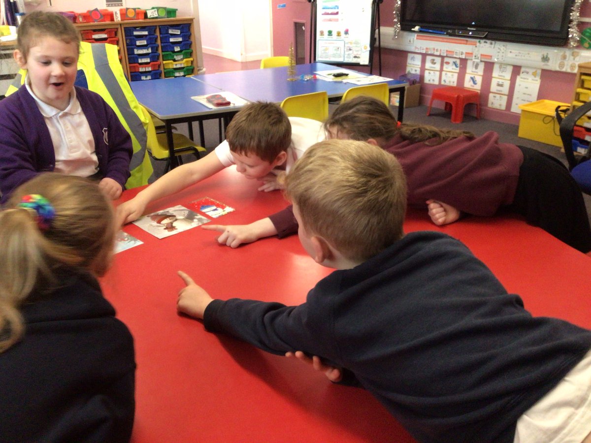 murrayfieldlc's tweet photo. Some detective work in P2-3 today!🕵️‍♂️ Choose 3 Christmas cards. Use who, what, where, what doing and what like words to describe one of them. Can everyone else work out which card you are describing? We heard some super talking and describing! #describing #whwords https://t.co/oqdf2ZOnWV