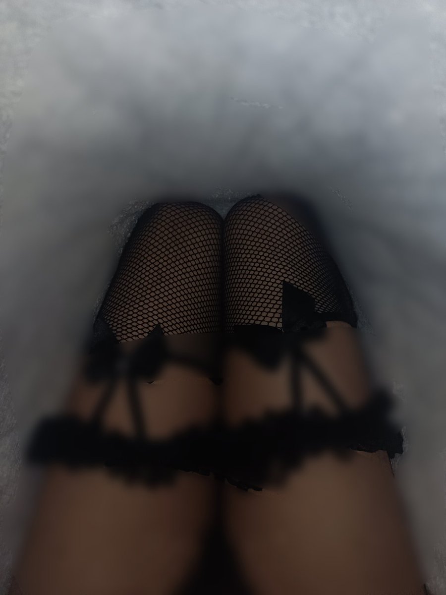dopamine251's tweet photo. 天气好冷啊，要是有一条贱狗在被窝里给我把脚舔暖和就好了呢，把妈妈侍奉舒服的话，会考虑踩烂你的贱几把哦，嗯呵呵呵❤❤❤
＃伪娘 ＃伪娘s ＃男娘 ＃男m ＃羞辱 ＃调教 ＃狗奴 ＃贱狗 ＃私袜 https://t.co/hlFYBV1nCI