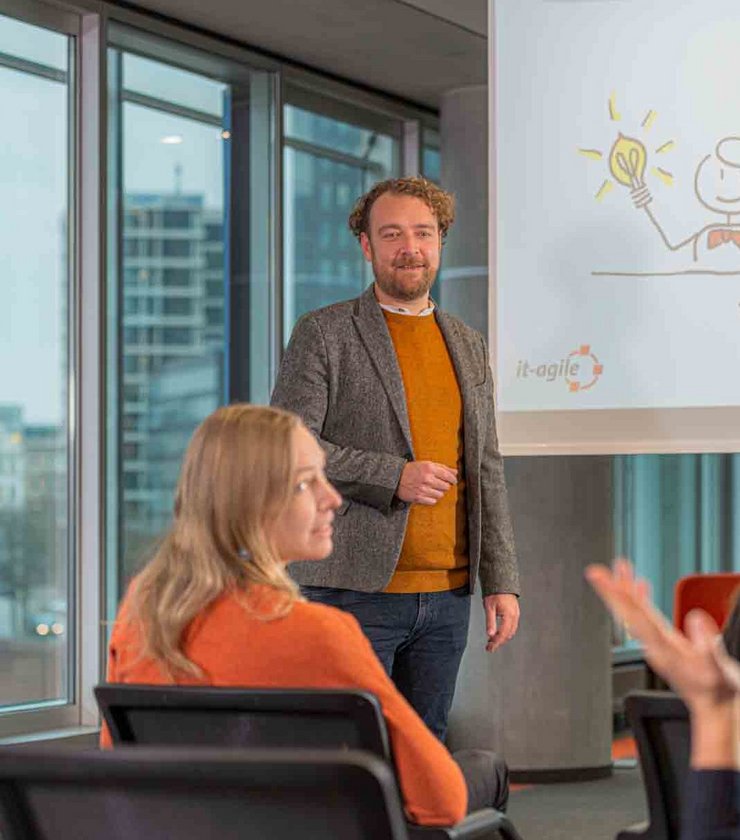 Wusstet ihr, dass die meisten unserer öffentlichen Schulungen auch als Inhousetraining buchbar sind? So können bis zu 17 Mitarbeitende gemeinsam lernen und auch firmenspezifische Fragen können umfangreicher besprochen werden. 

Noch Fragen? Hier lang: to.it-agile.eu/45w1