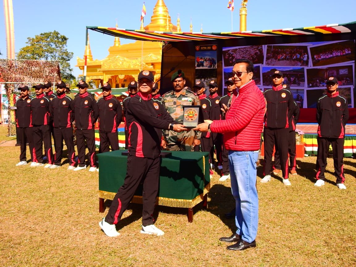 PRODefDehradun's tweet photo. #ECTTAA 2022 concluded with grand flagging in ceremony today at Golden Pagoda, Namsai.
Adventure activities included 6 Mountaineering Expeditions, 7 Treks & 6 Cycling Expeditions from Sikkim to Arunachal Pradesh. Hon'ble Dy CM of Arunachal Pradesh felicitated the participants https://t.co/fTKO6GKUE3