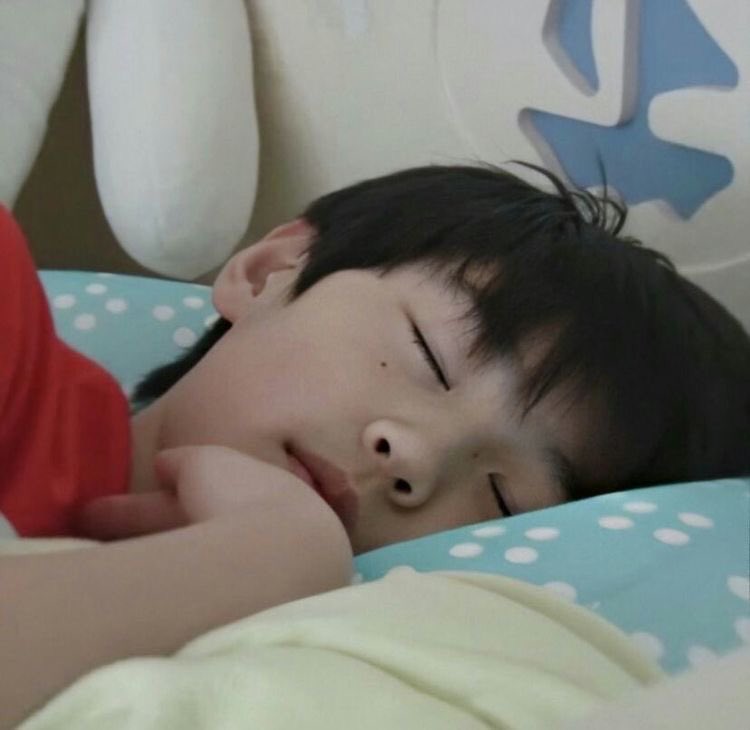 pshchives's tweet photo. little sunghoon but as you scroll down he gets older ! ❄️

a thread ; https://t.co/xAzIDFFDEa