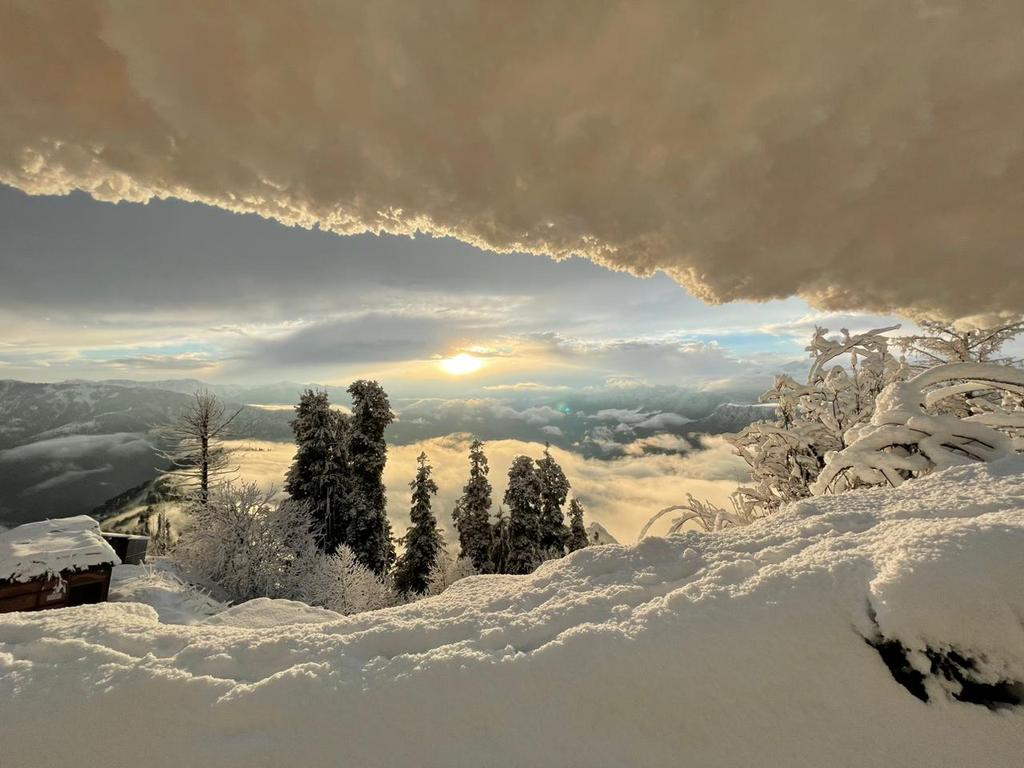 Snow Window #Kashmir 

#SnowMan #snow #Snowdrop #snowballpower #snowstorm #photography #Photo_Folio #NaturePhotography #nature #NatureBeauty #المغرب_اسبانيا #scaramouche #البرتغال_سويسرا #lindol #PORSUI #MCDPolls #يحدث_الان #โหนกระแส #vibe #beauty #WhitePrivilege #winter