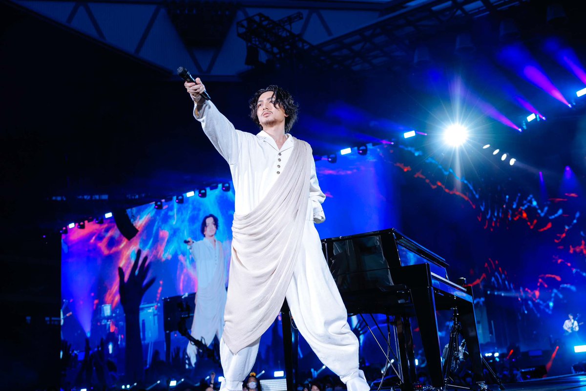 Fujii Kaze (藤井 風) is a Japanese singer-songwriter and musician