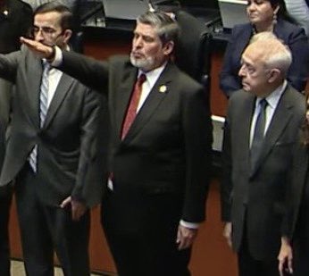 carlospenafiels's tweet photo. Agradezco al @senadomexicano la ratificación del nombramiento como Embajador de #México en 🇰🇷 concurrente ante 🇰🇵 y 🇲🇳 ; con el que me honró el Presidente @lopezobrador_ con apoyo del  Canciller @m_ebrard @CMorenoToscano1 @HVasconcelos_ @Corasenadora1 

@EmbaMexCor @SRE_mx https://t.co/ih5uk86io5
